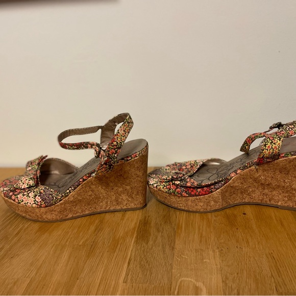 Jellypop Women's Audrie Wedge Sandal - Picture 2 of 5